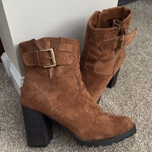 BROWN HEEL BOOTS